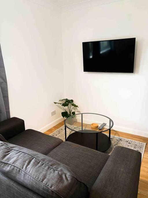 Cozy Studio Near Train Station كامبريدج المظهر الخارجي الصورة